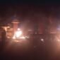 Keadaan di gedung depan Xmapolda DIY gelap gulita menyusul aksi bakar oleh massa. (Joke)