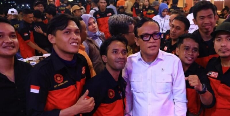 Wamenaker Immanuel Ebenezer menekankan pentingnya sertifikasi K3 dalam industri smelter saat mengunjungi Indonesia Morowali Industrial Park (IMIP) di Sulawesi Tengah pada Senin (4/11/2024). (Joke/Dok)