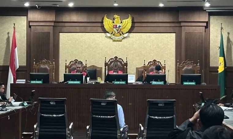 Agam Syarief Baharuddin, salah satu hakim yang menjatuhkan 'vonis lepas' kepada terdakwa korupsi fasilitas ekspor CPO, dalam sidang pembacaan surat dakwaan di Pengadilan Tipikor Jakarta, Kamis (2/1/8/2025). (Joke)