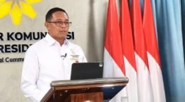 Kepala Kantor Komunikasi Kepresidenan (PCO) Hasan Nasbi saat menyampaikan keterangan pers di Kantor PCO, Gambir, Jakarta Pusat. (Antara)