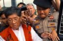 Tersangka kasus suap IUP Rudy Ong Chandra sesaat tiba di Gedung KPK Jakarta setelah ditangkap di Surabaya. (Joke)
