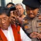 Tersangka kasus suap IUP Rudy Ong Chandra sesaat tiba di Gedung KPK Jakarta setelah ditangkap di Surabaya. (Joke)