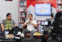 Kepala Satgas Pangan Polri sekaligus Dirtipideksus Bareskrim Polri Brigjen Pol. Helfi Assegaf (kanan) berikan keterangan kepada wartawan Kantor Ombudsman Republik Indonesia, Jakarta Selatan, Selasa (26/8/2025). (Antara)
