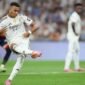 Kylian Mbappe menyepakati bola dengan sisi dalam telapak kakinya. (Getty Images/Ion Icoba Beltia)