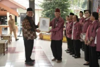 Bupati Sleman Harda Kiswaya mengukuhkan pengurus Pasri Daerah Istimewa Yogyakarta (DIY) masa bakti 2025-2027 di Pendopo Rumah Dinas Bupati Sleman, Senin (25/8/2025). (Joke / Bagian Prokopim Setda Sleman)