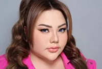 Lisa Mariana terus menerus menangis sambil sambil marah dan menyumpahi Ridwan Kamil. (Joke)