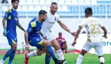 Gol penalti Dalberto Luan di menit akhir menjadi penentu kemenangan Arema FC atas Bhayangkara Presisi. (Joke)