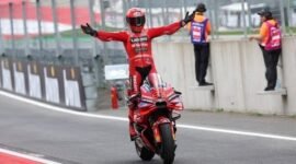 Rider Ducati, Marc Marquez, menjuarai sprint race seri Hungaria yang digelar di Sirkuit Balaton Park, Sabtu (23/8/2025) malam WIB. (Reuters)