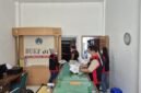 Tim penyidik Tipikor Kejari Kulon Progo saat menggeledah Kantor BUKP DIY Cabang Wates, Bendungan, Wates, Kulon Progo, Senin (25/8/2025). (Dok. Kejari Kulon Progo)

