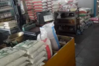 Penurunan suplai beras premium berdampak pada turunnya omzet pedagang yang selama ini memasok ke pasar, hotel, restoran, hingga katering. (Joke)