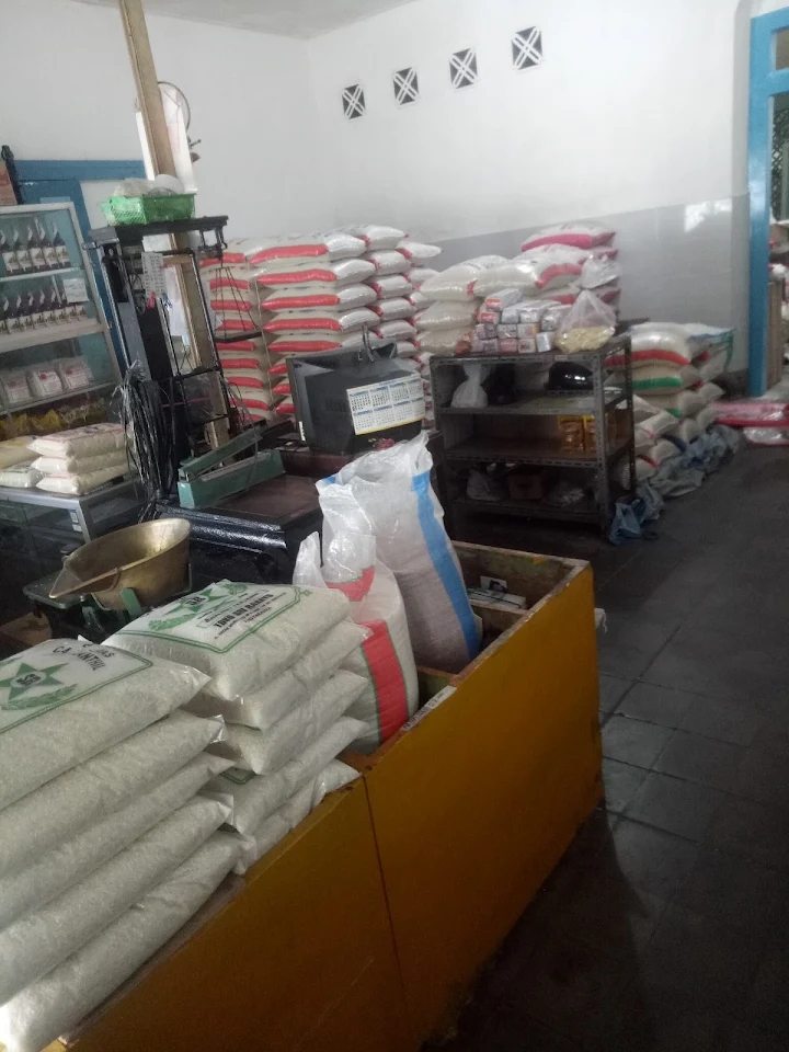 Penurunan suplai beras premium berdampak pada turunnya omzet pedagang yang selama ini memasok ke pasar, hotel, restoran, hingga katering. (Joke)