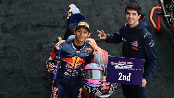 Veda Ega Pratama finis di posisi kedua pada Race 2 Red Bull Rookies Cup 2025. (Instagram)