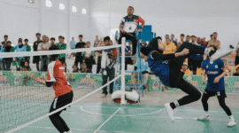 Pertarungan sengit berebut juara takraw Poda DIY. (Joke)