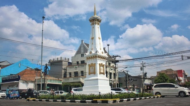 Tugu pal putih, ikon Yogyakarta. (Joke)