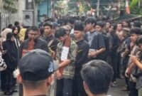 Pemakaman jenazah  Rheza Sendy Pratama, mahasiswa Program Studi Ilmu Komunikasi Universitas Amikom Yogyakarta, yang meninggal dunia pada Minggu (31/8/2025)npagi. (Joke)