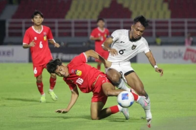 Tim nasional U-23 Indonesia gagal meraih poin penuh pada laga perdana Grup J Kualifikasi Piala Asia U-23 2026 setelah ditahan imbang 0-0 oleh Laos di Stadion Gelora Delta, Sidoarjo, Rabu (3/9/2025). (joke)