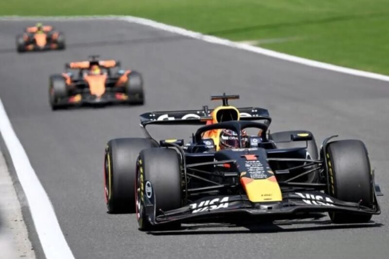 Start dari posisi terdepan, Verstappen tak terkejar dan menutup 51 lap dengan catatan waktu 1 jam 33 menit 26,408 detik. (Xinhua/Zhao Dingzhe)