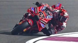 Pebalap Italia Francesco Bagnaia dari Tim Ducati Lenovo dalam sesi latihan MotoGP Grand Prix Qat. (Xinhua/Nikku)