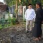 Hasto bersama masyarakat Kampung Tegal Gendu berjalan kaki dari Masjid Al Mukmin ke lokasi lahan milik Pemkot Yogyakarta. (Joke)