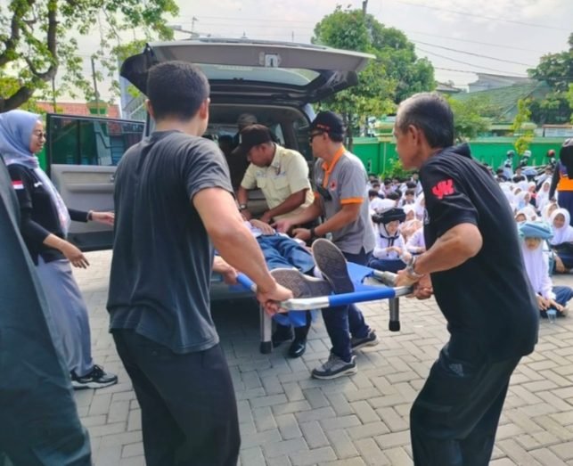 Pelatihan Satuan Pendidikan Aman Bencana (SPAB) untuk meningkatkan kesiapsiagaan sekolah menghadapi ancaman bencana. (Joke)