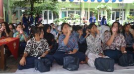 Kampanye makan sehat di SMPN 12 Yogyakarta mencakup makan buah dan minum susu, festival telur, serta edukasi pangan sehat bagi orangtua dan pengelola kantin. (Joke)