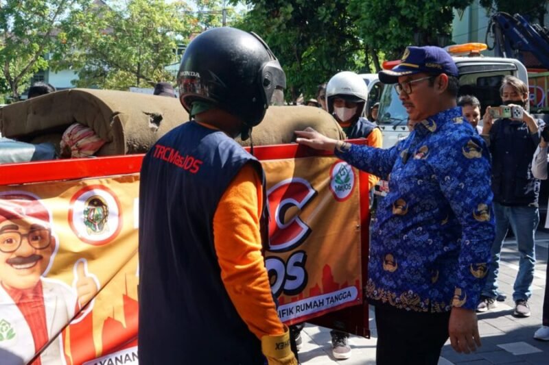 Tim reaksi cepat jemput sampah spesifik rumah tangga di kota Yogyakarta. (Dok Pemkot)