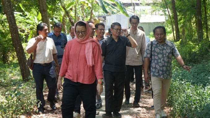 Komisi A DPRD DIY saat kunjungan kerja lapangan di Kalurahan Madurejo, Sleman, Jumat (12/9/2025). (Joke)