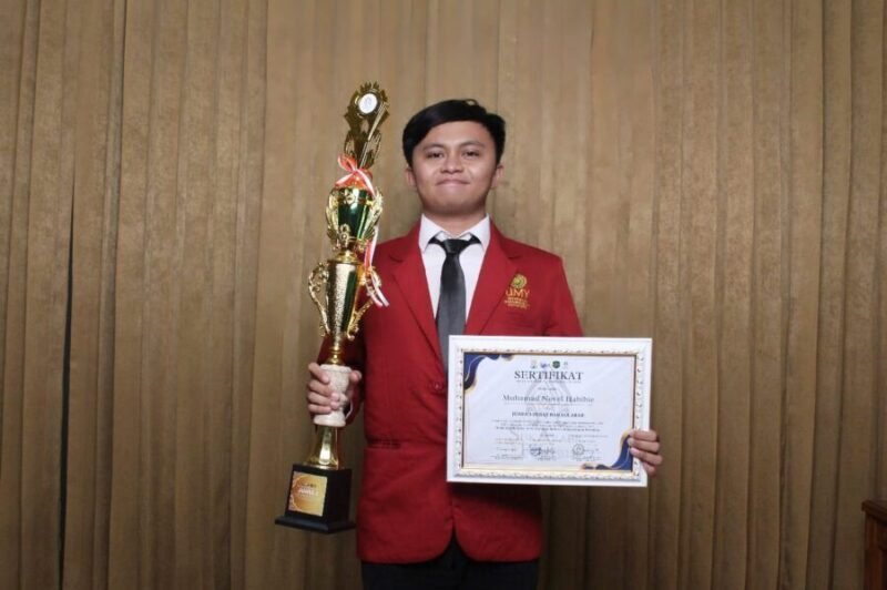 Muhammad Novel Habibie, mahasiswa Program Studi Ilmu Pemerintahan angkatan 2023, berhasil meraih juara ketiga dalam kompetisi debat Bahasa Arab tingkat Asia Tenggara. (Istimewa)