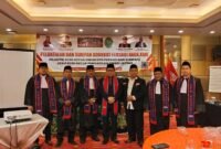 FOTO BERSAMA-Ketua DPD Persadi Jateng-DIY, Irjen Pol (Purn) Dr. Rokhmad Sunanto, MM, MH, CRM, foto bersama para Advokat usai acara. (Foto Ist).