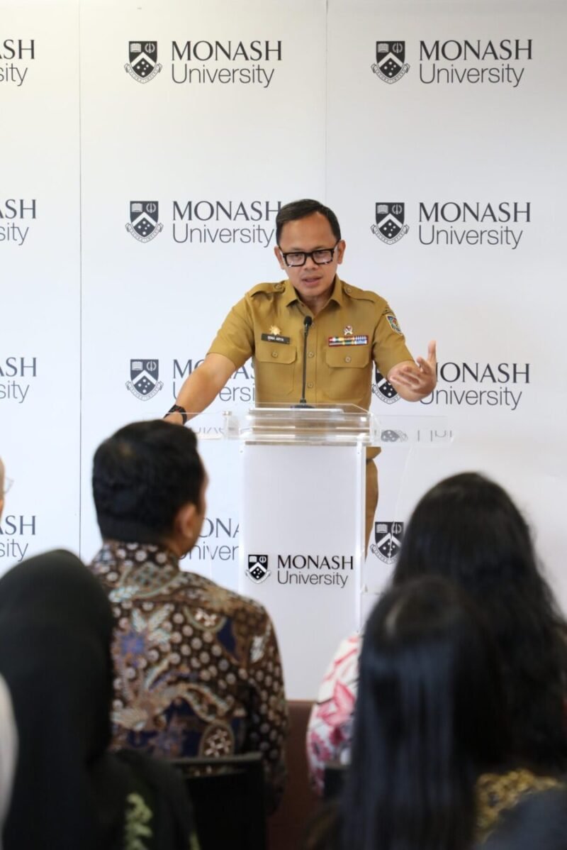 Wamendagri Bima Arya saat memberikan Keynote Speech pada The International Urban - Benchmarking Workshop di Monash University Indonesia, Kabupaten Tangerang, Banten, Senin (29/9/2025).
