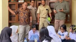 Komisi D DPRD DIY saat meninjau salah satu sekolah negeri di Yogyakarta. (Dok DPRD DIY)