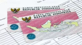 Ilustrasi - Contoh KTP pink untuk Identitas anak. (Dok Joke)