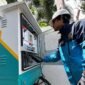 Ilustrasi - Petugas PLN memeriksa instalasi jaringan listrik di Yogyakarta. (Dok PLN)