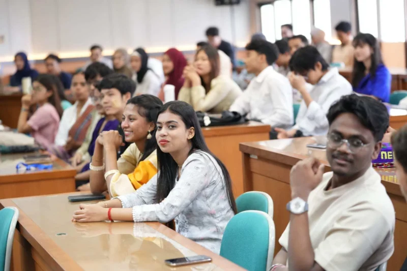 Sebanyak 55 mahasiswa baru internasional UMY mengikuti kegiatan orientasi bertajuk 'Induction Day' untuk pengenalan lingkungan kampus dan kehidupan sosial di Yogyakarta. (Dok UMY)