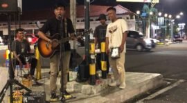 Pengamen dengan format band di jalan Malioboro. (Joke) 