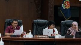 Ketua Pansus Raperda, Eko Suwanto (paling kiri), dalam rapat pembahasan Raperda tentang riset, invensi, dan inovasi daerah. (Dok DPRD DIY)