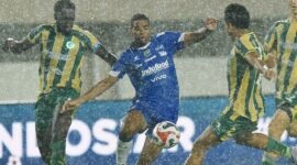 Persib menaklukkan PSBS Biak dengan skor meyakinkan 3-0. (Instagram @persib)
