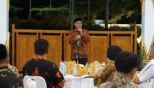 Wali Kota Yogyakarta Hasto Wardoyo saat berdialog dengan perwakilan Lembaga Pemberdayaan Masyarakat Kelurahan (LPMK) se-Kota Yogyakarta di Pendopo Rumah Dinas Wali Kota, Kamis (30/10/2025) malam. (Jennus)