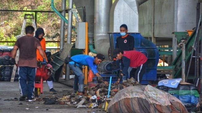 Pembangunan fasilitas Pengolahan Sampah menjadi Energi Listrik (PSEL) di kawasan Tempat Pembuangan Akhir (TPA) Regional Piyungan, Kabupaten Bantul. (Joke)