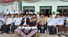Sekretaris Komisi D DPRD Yogyakarta Solihul Hadi (mengenakan jas hitam) hadir dalam peringatan Hari Santri di balai Kota, Selasa (21/10/2025). (Dokumen Pribadi)
