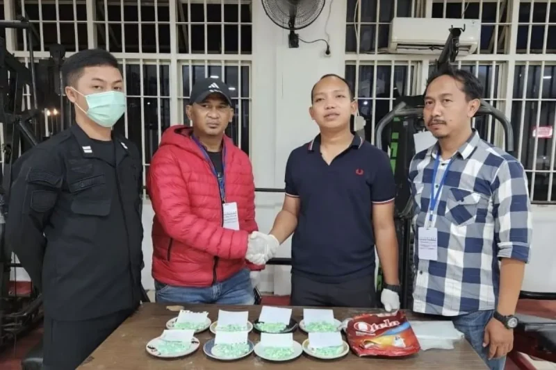 Petugas Rumah Tahanan Negara (Rutan) Kelas I Cipinang, Jakarta Timur, menggagalkan penyelundupan 785 butir obat terlarang jenis Inex Transformer yang dibawa dua pengunjung. (Ditjen Pemasyarakatan)