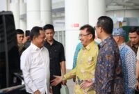 Wakil Wali Kota Abdul Harris Bobihoe serta Menteri Dalam Negeri (Mendagri) M Tito Karnavian hadiri kegiatan sidang senat terbuka wisuda 521 sarjana Universitas Kebangsaan Republik Indonesia (UKRI) di Trans Convention Centre, Kota Bandung, Jawa Barat, Sabtu (18/10/2025).