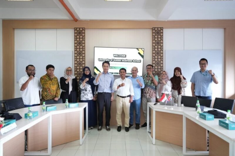 Universitas Muhammadiyah Yogyakarta (UMY) dan delegasi University of Sussex menggelar pertemuan resmi di Gedung AR Fachrudin A, membahas peluang kerja sama di bidang pendidikan, penelitian, dan pengembangan kapasitas global. (Dok UMY)