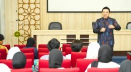 Seminar Kepemimpinan bertema “Revitalisasi Kepemimpinan Mahasiswa, Meneguhkan Citra Diri di Era Kemunduran Organisasi” yang digelar Direktorat Kemahasiswaan dan Karir Universitas Muhammadiyah Yogyakarta (UMY), Senin (27/10/2025). (Dok UMY)