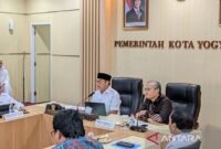 Wali Kota Hasto Wardoyo memberikan arahan dalam Musyawarah Perencanaan Pembangunan (Musrenbang) Tematik Kemiskinan 2025 di Balai Kota Yogyakarta, Rabu (23/10/2025). (Dok Pemkot)