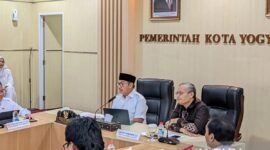 Wali Kota Hasto Wardoyo memberikan arahan dalam Musyawarah Perencanaan Pembangunan (Musrenbang) Tematik Kemiskinan 2025 di Balai Kota Yogyakarta, Rabu (23/10/2025). (Dok Pemkot)