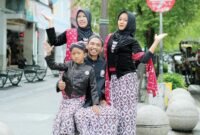 Ketua Komisi D DPRD Kota Yogyakarta, Yogo Prasetyo Pri Hutomo, dan istri serta anak-anak, momentum. (Joke)