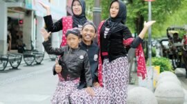 Ketua Komisi D DPRD Kota Yogyakarta, Yogo Prasetyo Pri Hutomo, dan istri serta anak-anak, momentum. (Joke)