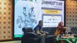 Prof. Dr. Evi Satispi menekankan pentingnya peran media dalam memastikan pelaksanaan Program Makan Bergizi Gratis (MBG) berjalan transparan dan tepat sasaran, dalam kegiatan Uji Kompetensi Wartawan (UKW) di UMJ yang difasilitasi Dewan Pers, Sabtu (4/10/2025). | Foto: Herfa