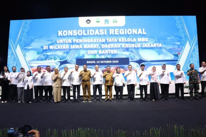 Andra Soni usai menghadiri Konsolidasi Regional Peningkatan Tata Kelola Program MBG di Sentul International Convention Center (SICC) Kabupaten Bogor, yang dipimpin oleh Kepala Badan Gizi Nasional (BGN) Dadan Hindayana dan diikuti oleh seluruh kepala daerah dari Provinsi Jawa Barat, Daerah Khusus Jakarta, serta seluruh bupati dan wali kota se-Banten, Senin (13/10/2025).